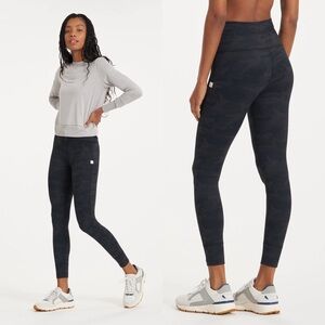 Vuori Women’s‎ Daily Leggings Black Camo Size X-Small